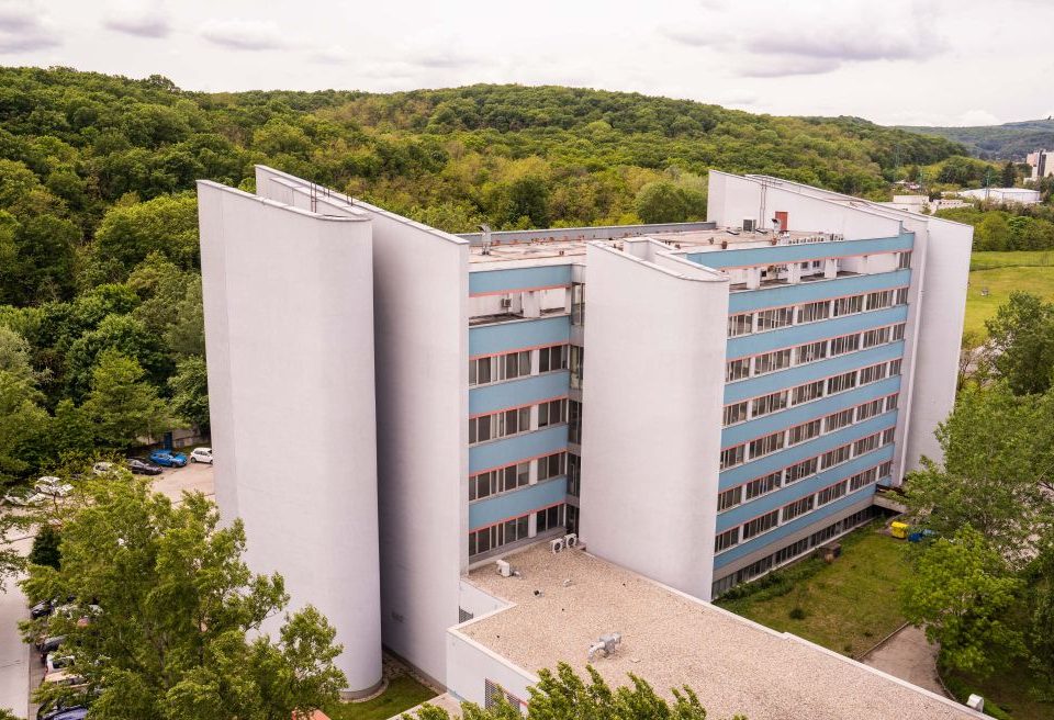 budova, kde sídli Virologický ústav Biomedicínskeho centra SAV, v. v. i.