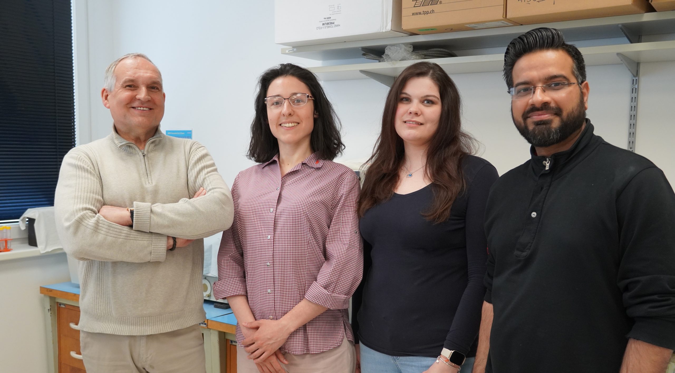 Zľava Dr. Igor Beliaev, stážistka Diana Salnikova, Diana Seresová a Dr. Sachin Gulati.