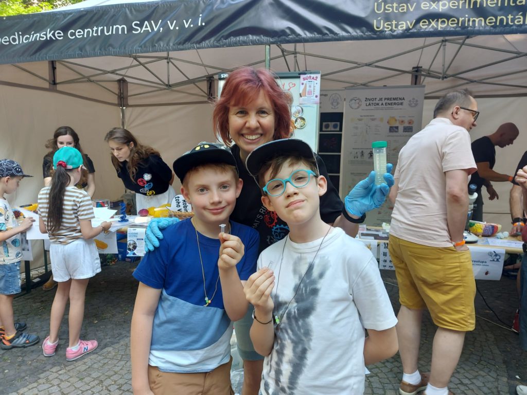 My sme SAV 2025, stánok BMC SAV, izolácia DNA z banánu.